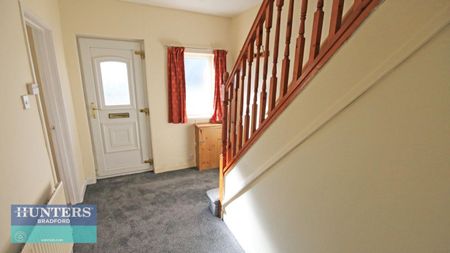 Kingsway Eccleshill, Bradford, West Yorkshire, BD2 1PN - Photo 4