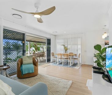 FULLY FURNISHED FOUR BEDROOM WATERFRONT HOME WITH POOL - SIX MONTH ... - Photo 3