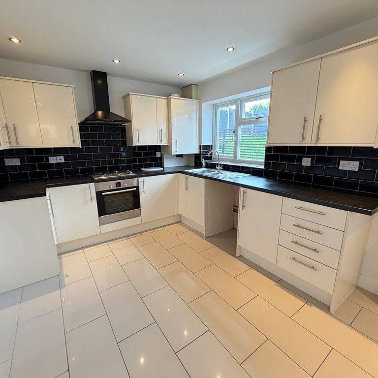 Clare Crescent, Woodcross, Wolverhampton - Photo 1