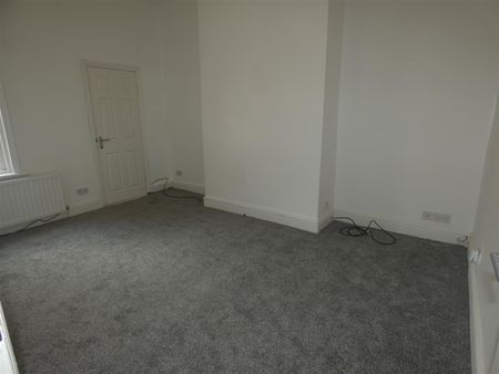 2 bed flat to rent in St Vincent Street, South Shields, NE33 - Photo 4