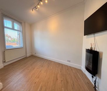 2 bed mid-terraced house to rent in Station Road, Kenilworth, CV8 - Photo 3