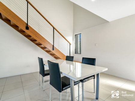 Modern living close to shops & beaches - Photo 3