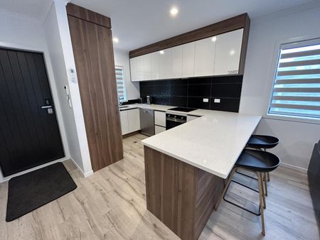 Hot on Hibiscus - Photo 3