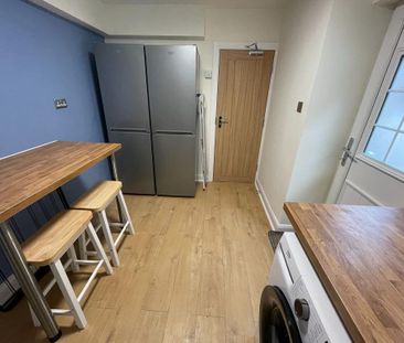 1 bedroom in a house share to rent - Photo 5
