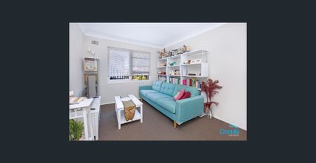 Bright and spacious - Photo 4