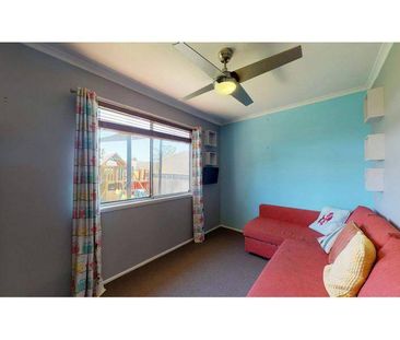 Comfortable Family Home - Photo 1