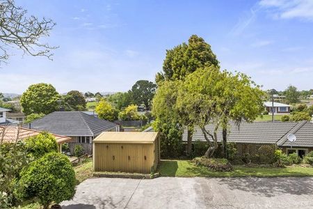 Large Family Home with Study and Fruit Trees! - Photo 2