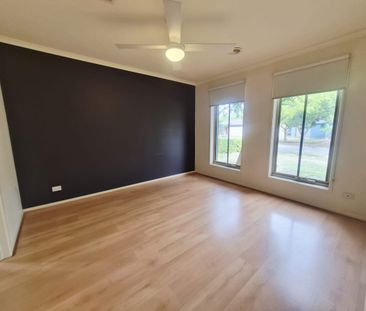 Comfortable, Convenient & Lots Of Natural Light - Photo 5