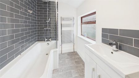 3 bedroom terraced house to rent - Photo 3