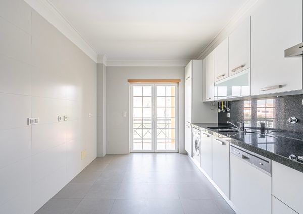 4 BEDROOM FLAT IN QUINTA DA BELOURA II - SINTRA