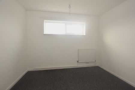 4 bedroom detached house to rent - Photo 5