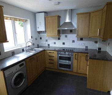 2 bedroom semi-detached house to rent - Photo 4
