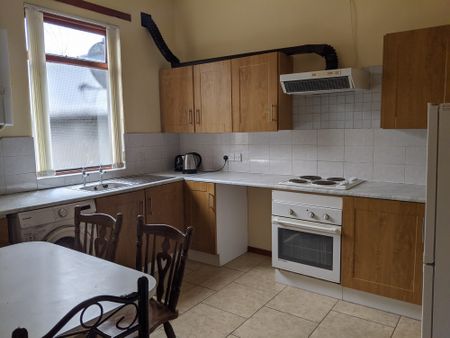 36 Fitzroy Avenue, Flat 2, Belfast, BT7 1HE - Photo 2