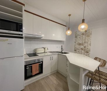 1 BEDROOM : 1 BATHROOM : FULLY FURNISHED : CLOSE TO TOWN & BEACH : ... - Photo 3