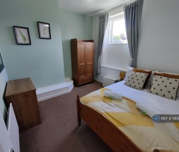 3 bedroom maisonette to rent - Photo 2