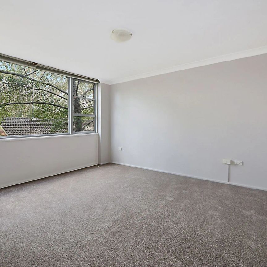 Well positioned renovated 2 bedroom apartment - Photo 1