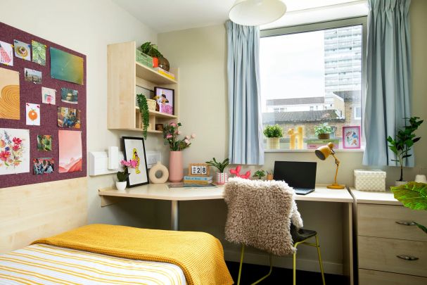 Large Standard Single Ensuite - Photo 1