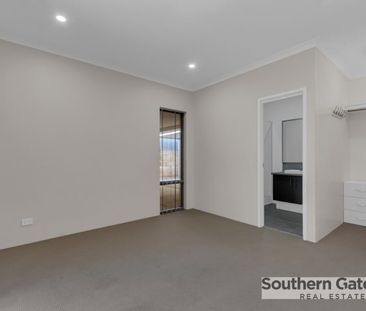 Easy Care Family Home! - Photo 3