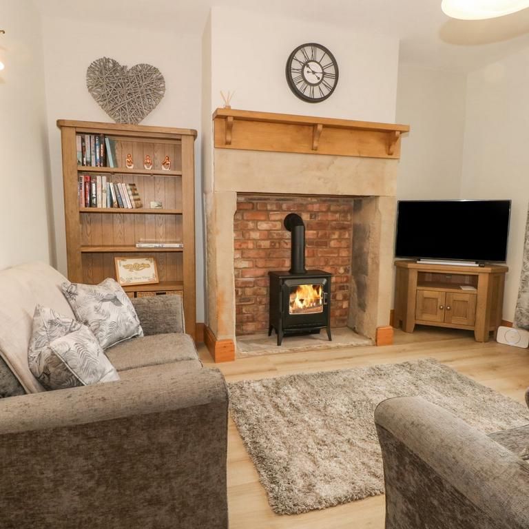 3 bedroom cottage to rent - Photo 1