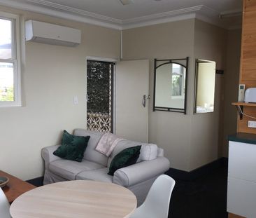 FULLY FURNISHED ROOFTOP APARTMENT - 3 MONTH LEASE - Photo 5