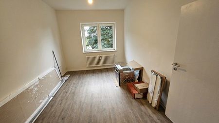 Miet mich - praktische 1,5-Zimmer-Single-Wohnung frisch saniert - Photo 2