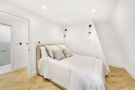 Remarkable new top floor 1 bedroom apartment, finished to an exacting standard throughout and beautifully furnished. - Photo 5