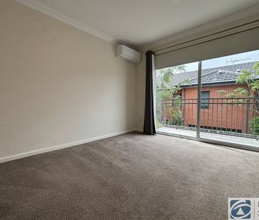 MODERN 3 X 1 TOWNHOUSE IN SECURE COMPLEX HOME OPEN THURSDAY 19 FEBR... - Photo 4