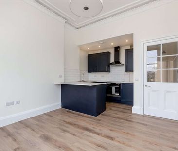 A bright and modern second floor two bedroom flat available on a pa... - Photo 5