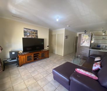 Peaceful 2 bedroom duplex in a great location ! - Photo 1
