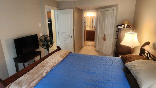 Big, Ground Floor 1 bed + den at Waterscapes - Photo 1