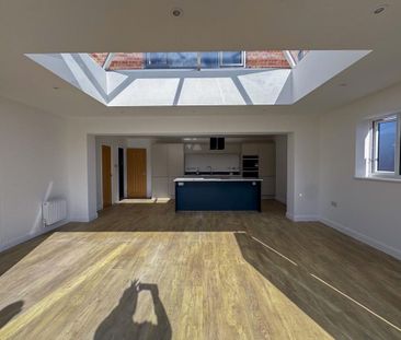 4 bedroom detached house to rent - Photo 3