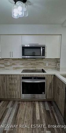 Duke Of York And Living Arts Bright 3Bdrm Updated Kitchen Modern - Photo 1