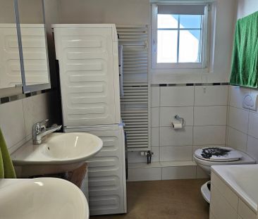 Altbau-Bijou unterm Dach: viel Raum, Holzbalken und eigenem Garten - Foto 3