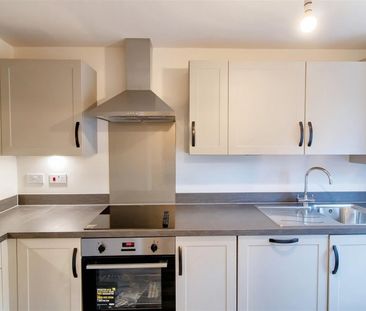 3 Bedroom House - Townhouse - Photo 5