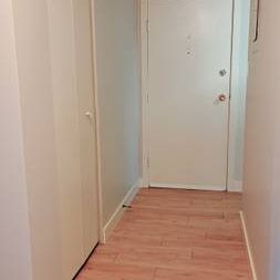 2 bedrooms plus den with 1 full bathroom - Photo 2