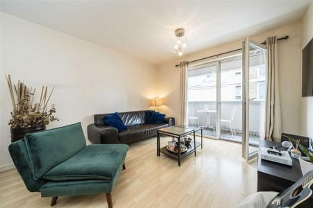2 bedroom flat to rent - Photo 2