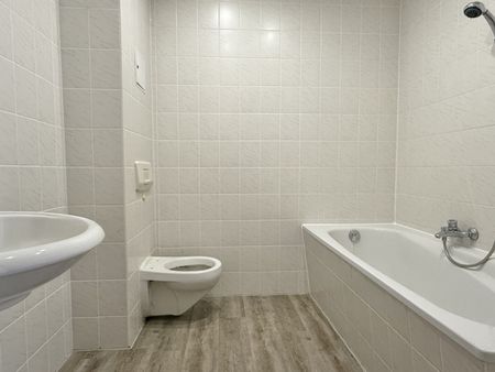 3-Raum Wohnung • frisch renoviert • Bad mit Wanne • Stellplatz • Dachschrägen • Termin vereinbaren? - Photo 2