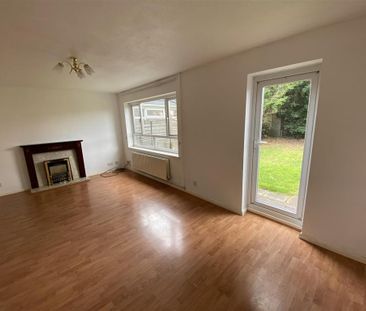 3 bedroom end of terrace house to rent - Photo 2