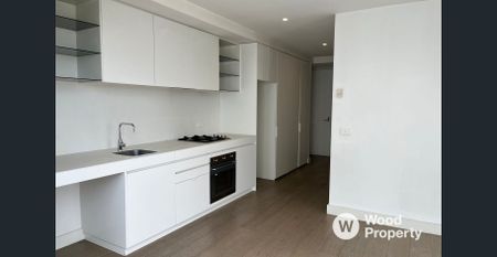Stylish One-Bedroom Apartment with Two Balconies in the Heart of Windsor - Photo 4