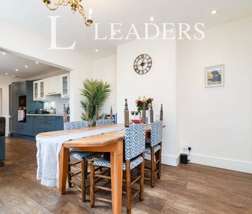 3 bedroom house to rent Honeycrock Lane, RH1 - Photo 3