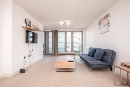 3 bedroom flat - Photo 3