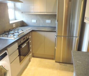 Room in a Shared Flat, Finch House, SE8 - Photo 4