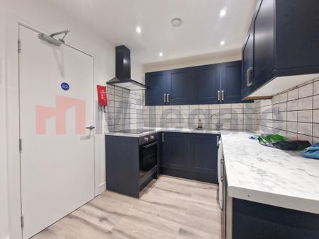 1 bedroom in a house share to rent - Photo 4