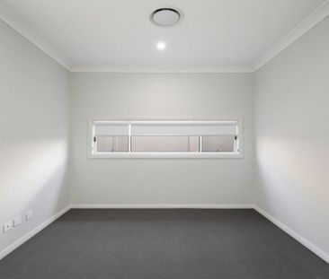 Near-new, premium family home - Photo 5