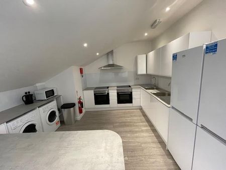 11 bedroom apartment to rent - Photo 4