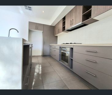 1/4 Aspect Dr, Keysborough, Vic 3173 - Photo 2