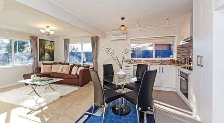 New Lynn 3 Bedroom House Available for Rent - Photo 2