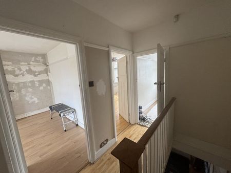 3 Bed Detached House, Elm Park Road, SE25 - Photo 3