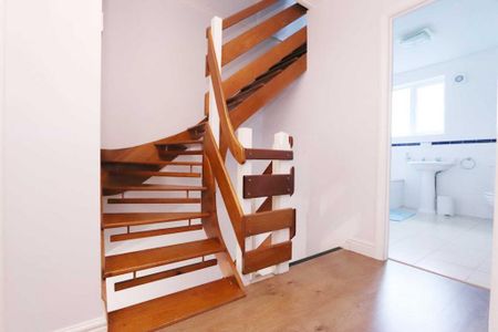 4 bedroom semi-detached house to rent - Photo 4