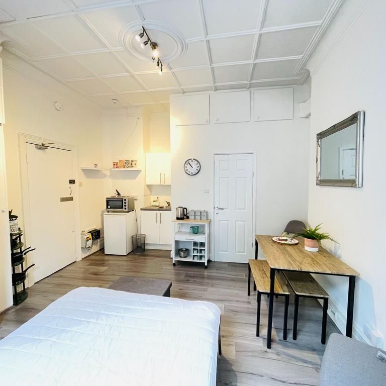 Studio to rent - Photo 1